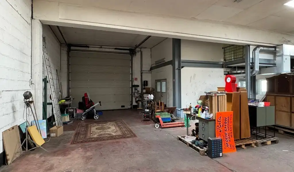 Commercieel gelegen magazijn met showroom te huur in Wetteren foto 3