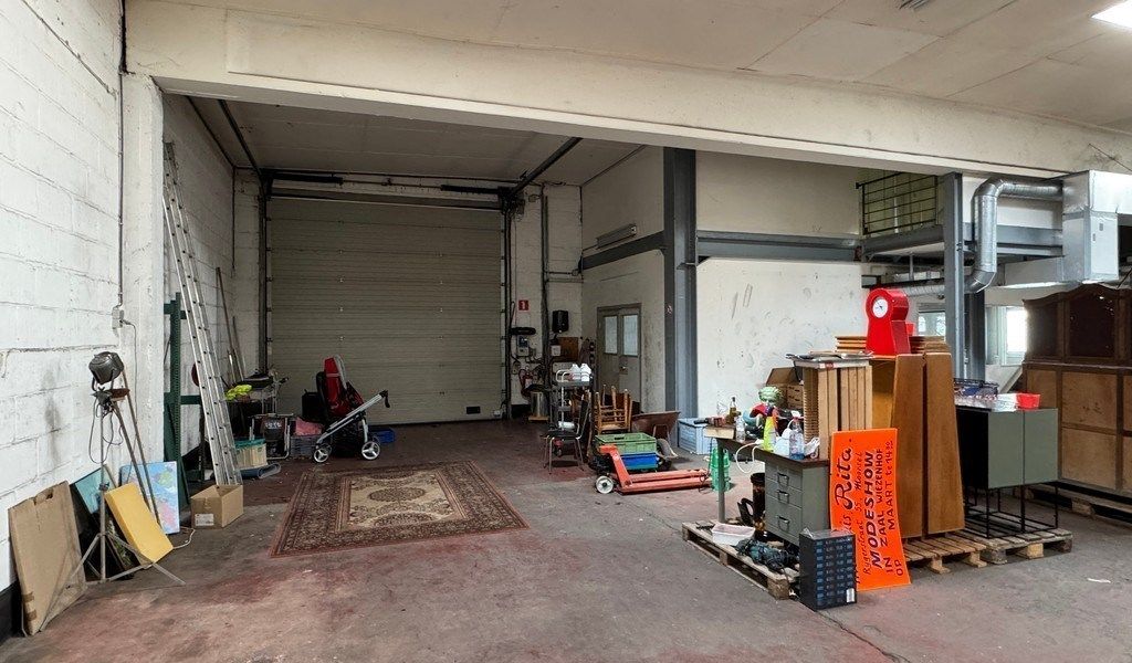 Commercieel gelegen magazijn met showroom te huur in Wetteren foto 3