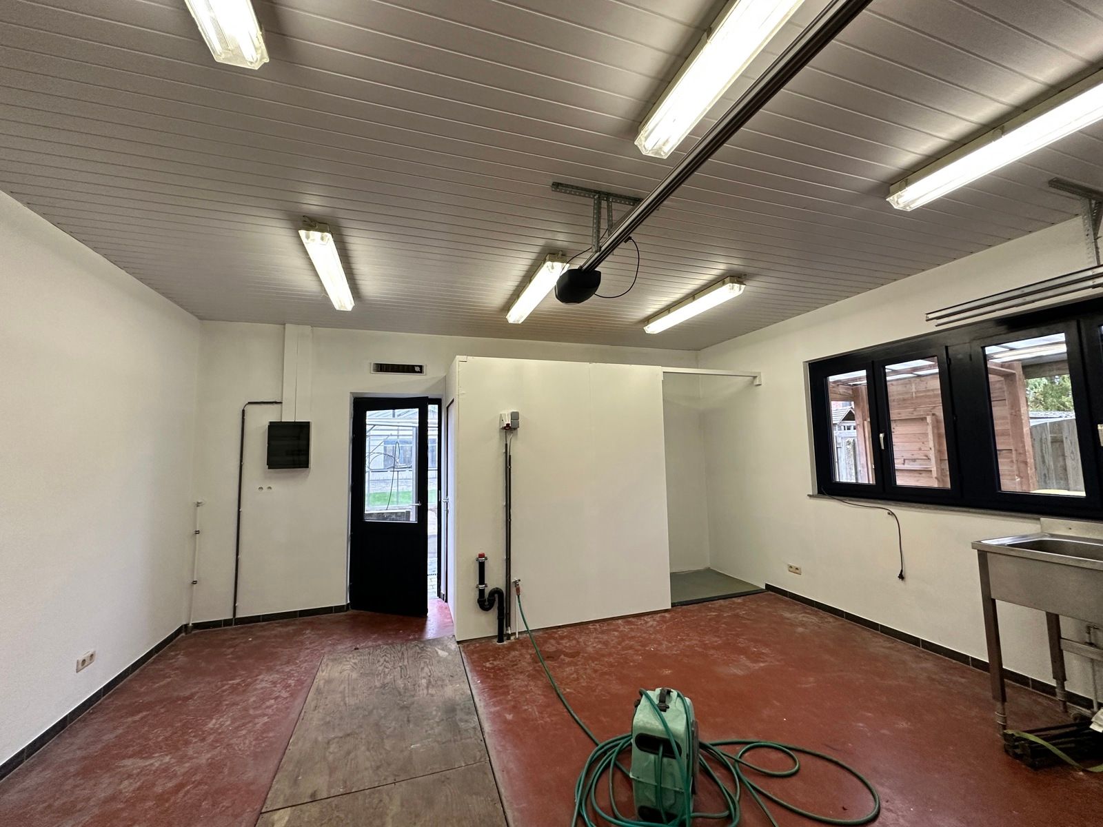 Gerenoveerde instapklare woning met tuin & terras & garages foto 50