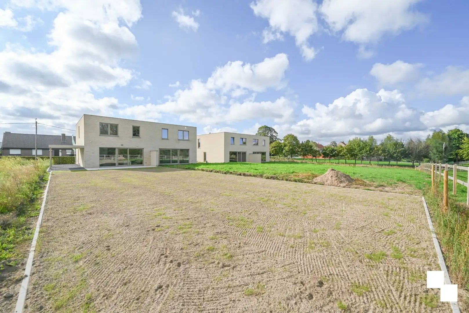 Hoogwaardig afgewerkte halfopen nieuwbouwwoning foto 24