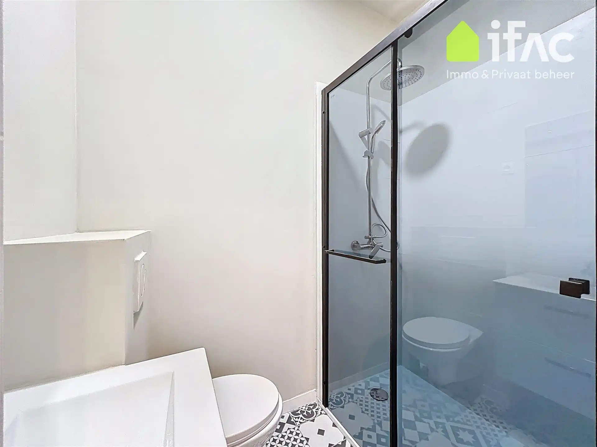 Volledig gerenoveerd appartement met terras foto 5