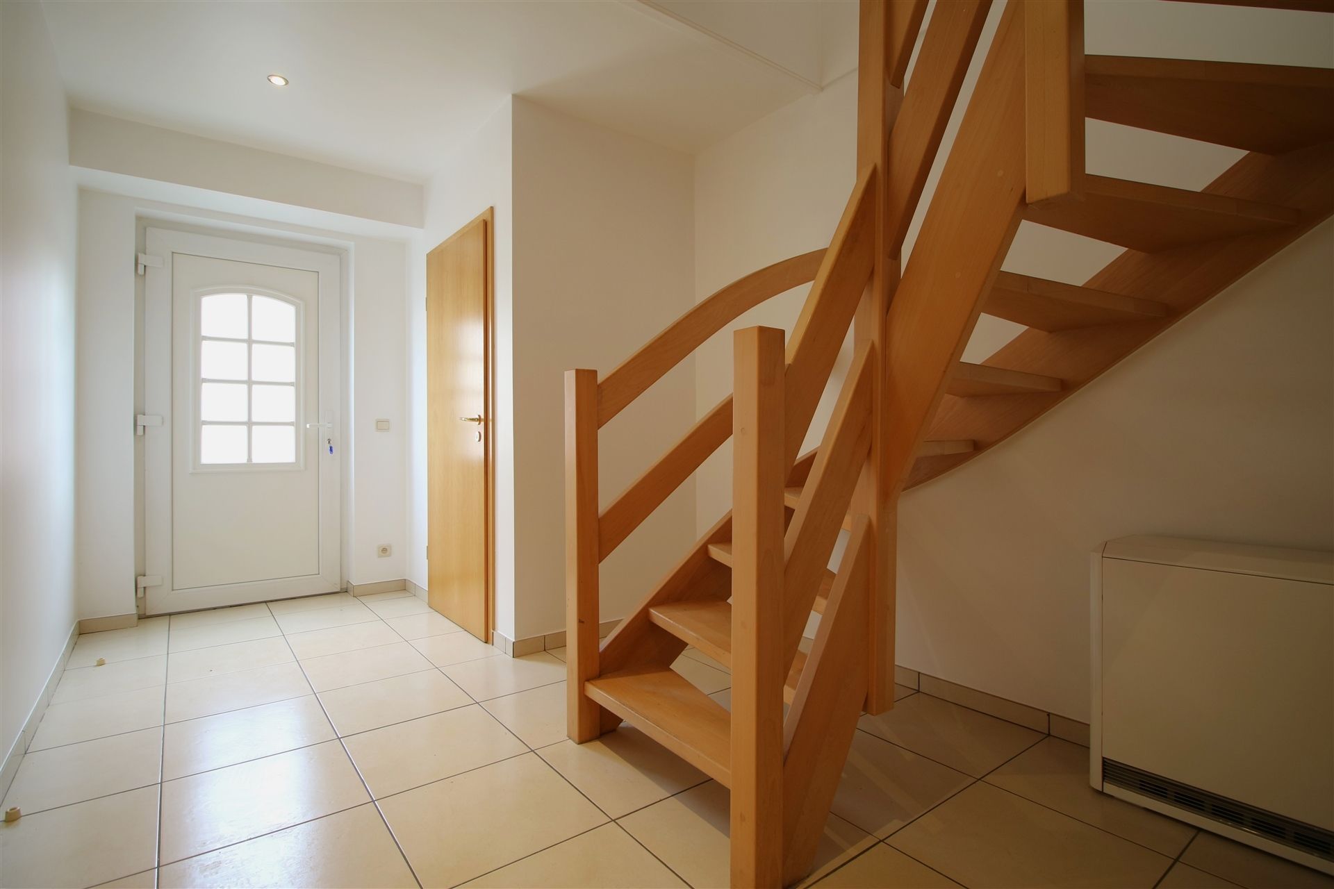 Woning met 4-5 slpk, tuin en garage foto 2