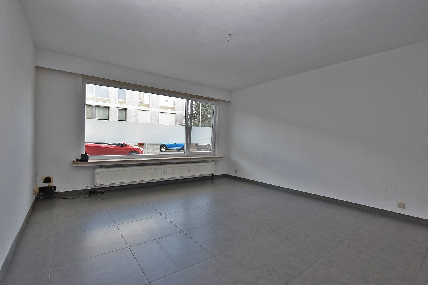 Gelijkvloers appartement met terras op gunstige locatie te huur! foto 4