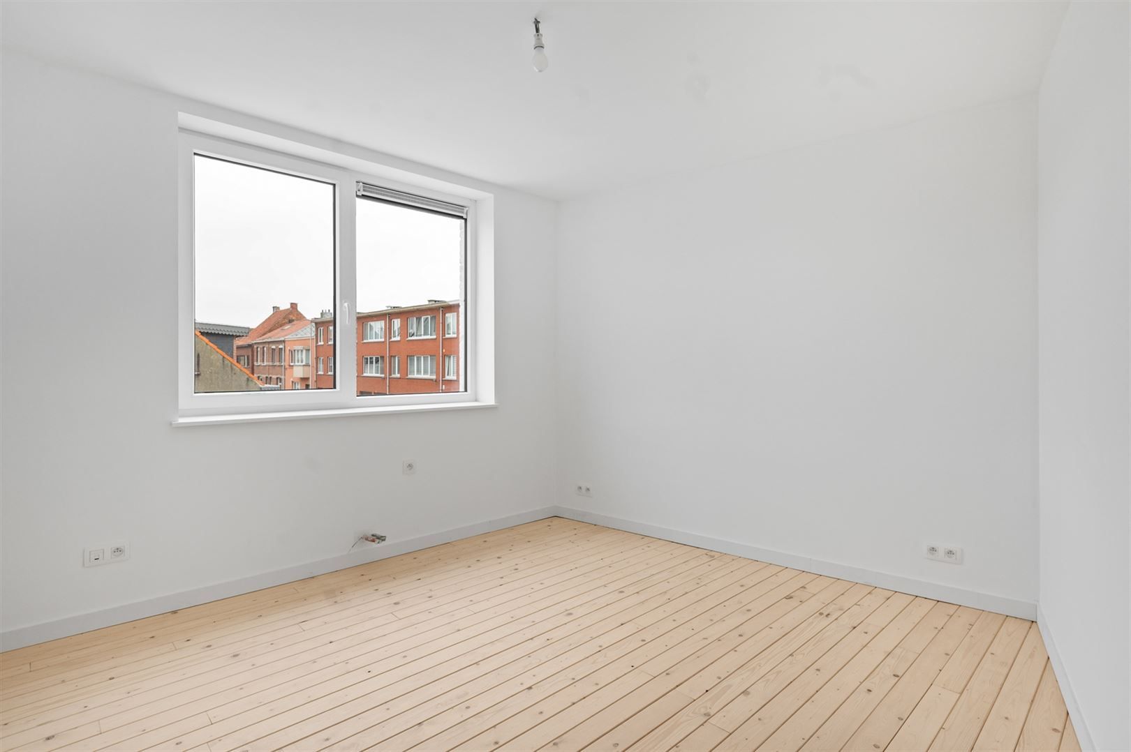 Energiezuinig gerenoveerde halfopen woning aan dorpsrand Kapellen. foto 12