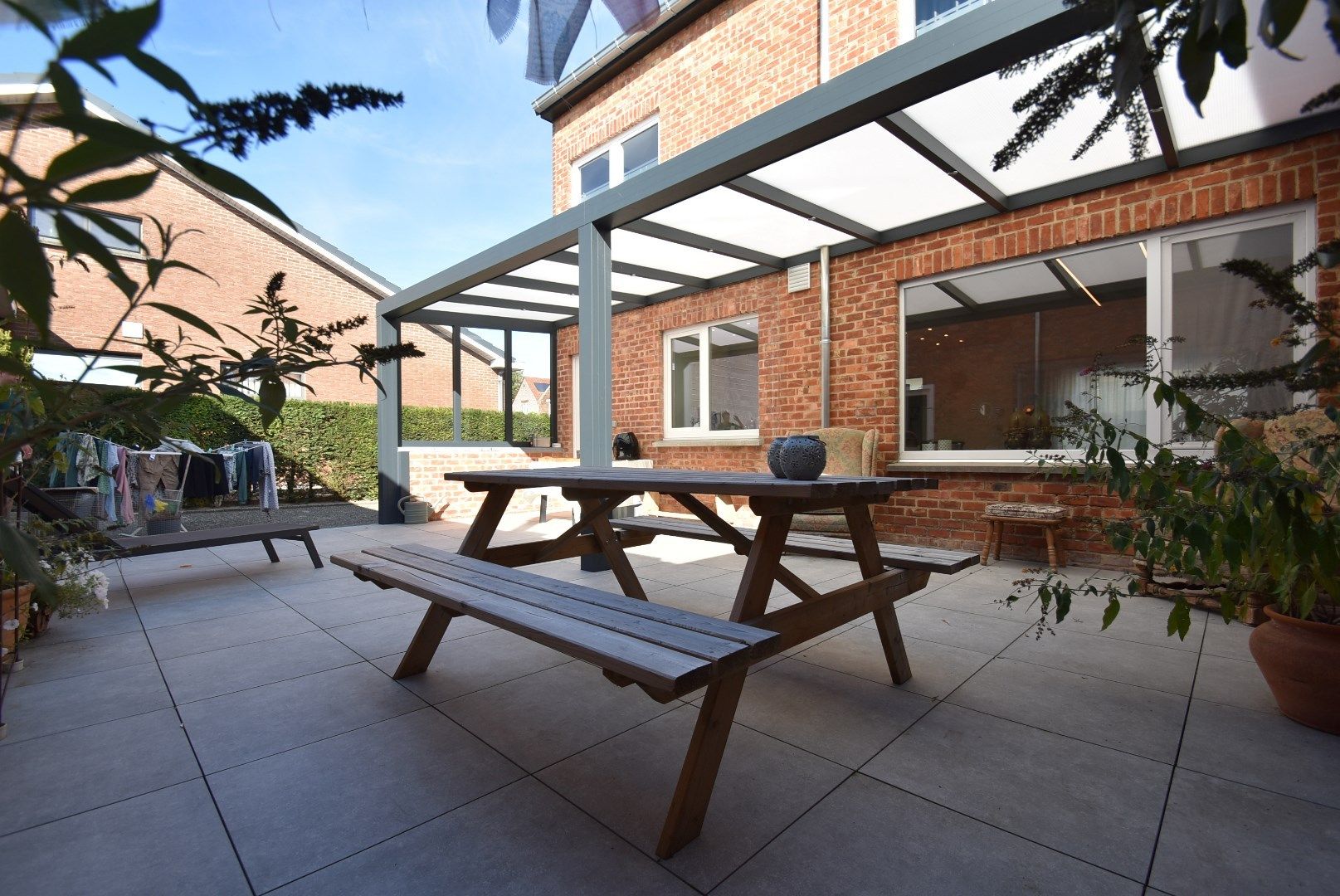 * * WACHTLIJST VOLZET * * Zeer grondig en geslaagd gerenoveerde woning met terras en dubbele autostandplaats foto 30