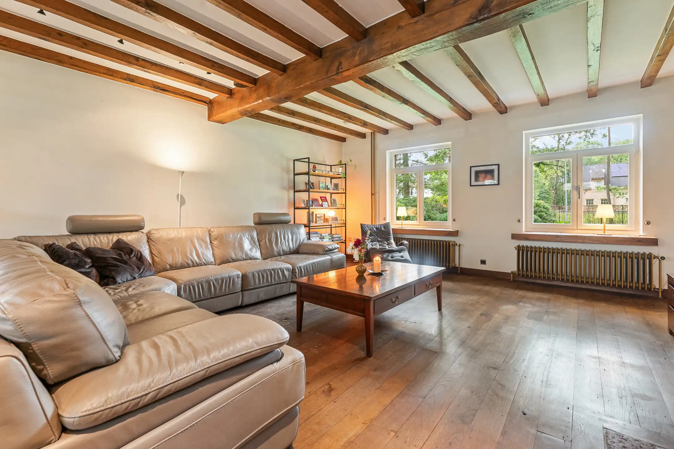 Ruime villa in bosrijke omgeving op een perceel van ca. 3.320m² met zwembad foto 6