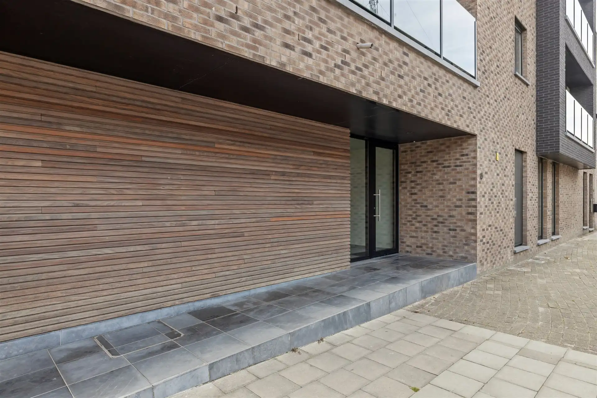 Prachtig 1-slaapkamer appartement in het hartje van Beveren foto 2