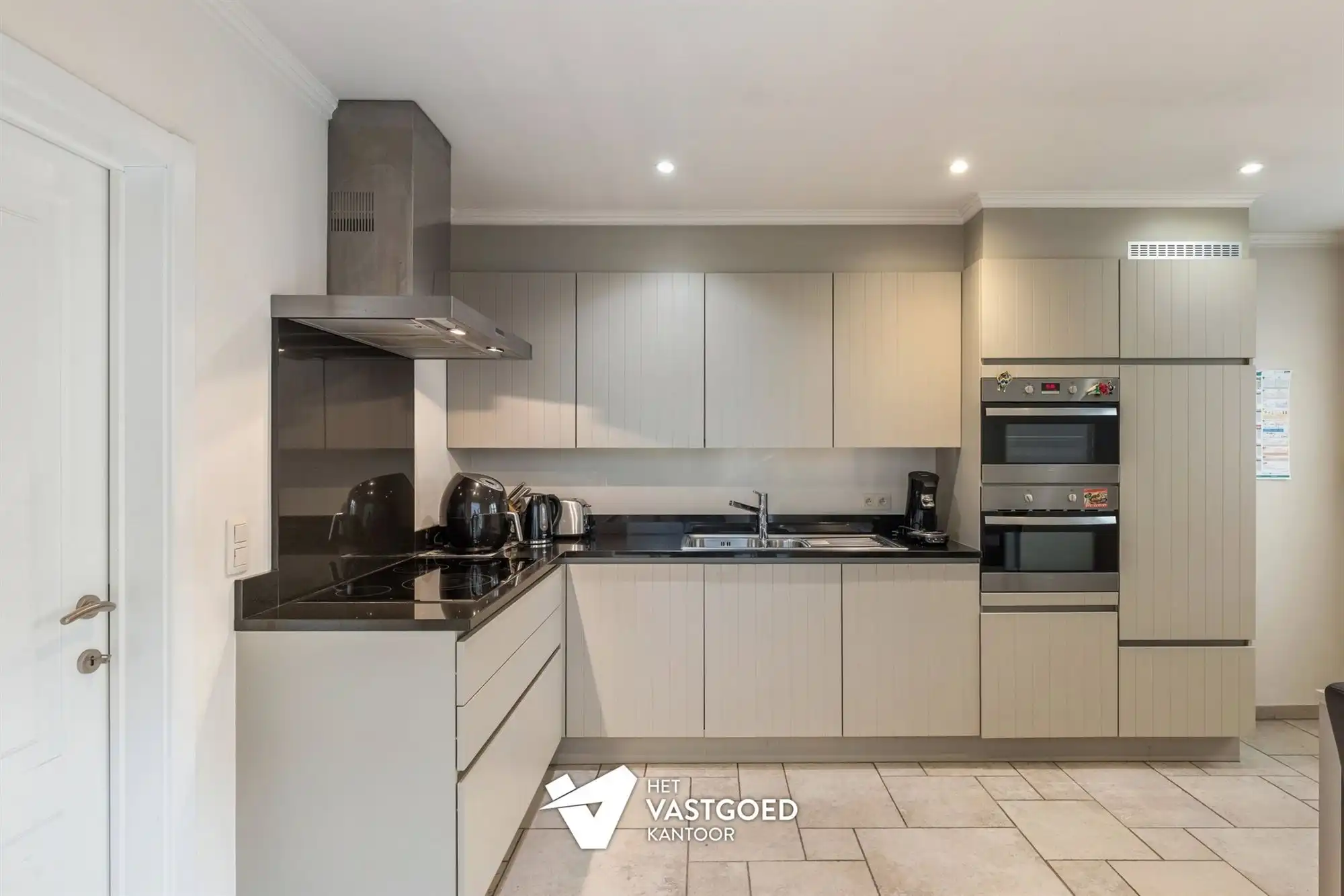 PERFECT ONDERHOUDEN GELIJKVLOERS APPARTEMENT (135M²) MET 2 SLAAPKAMERS + DRESSING EN TERRAS TE LAAKDAL foto 9