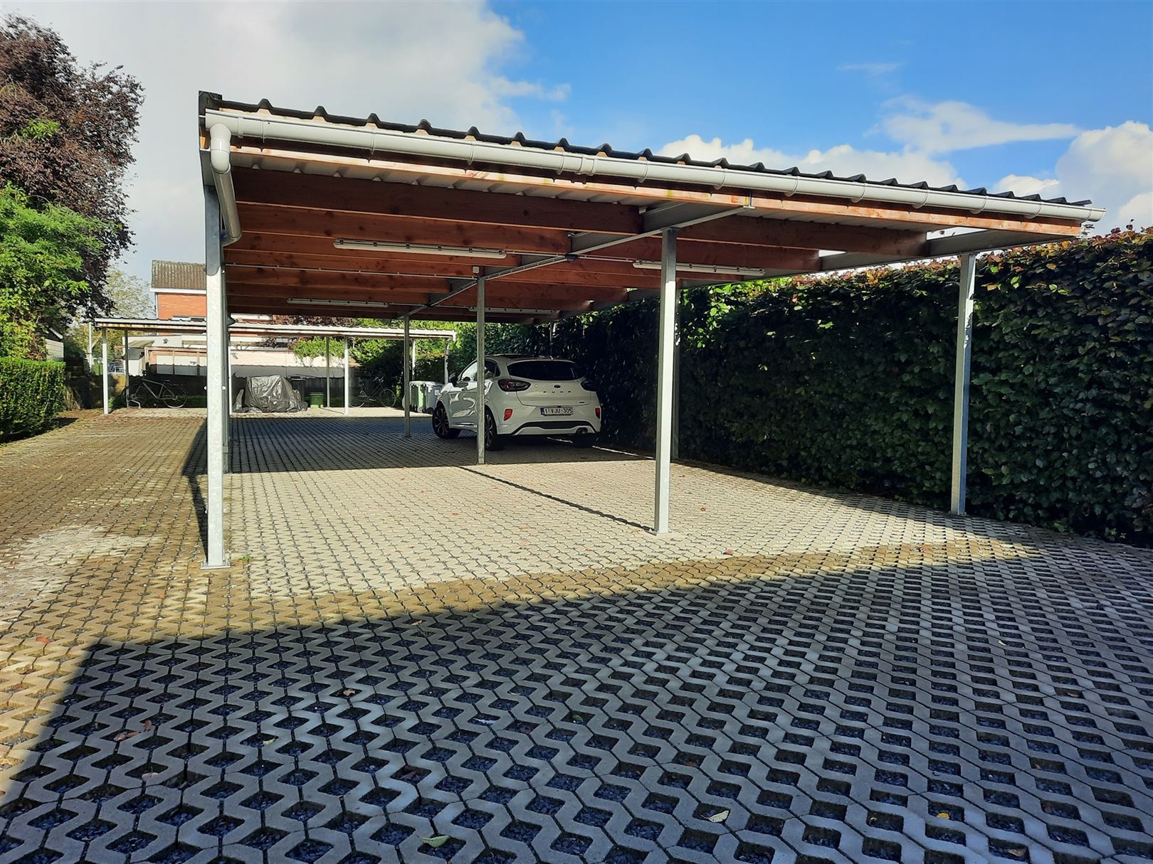 Parkeerdruk beu? --> carport te huur foto {{pictureIndex}}