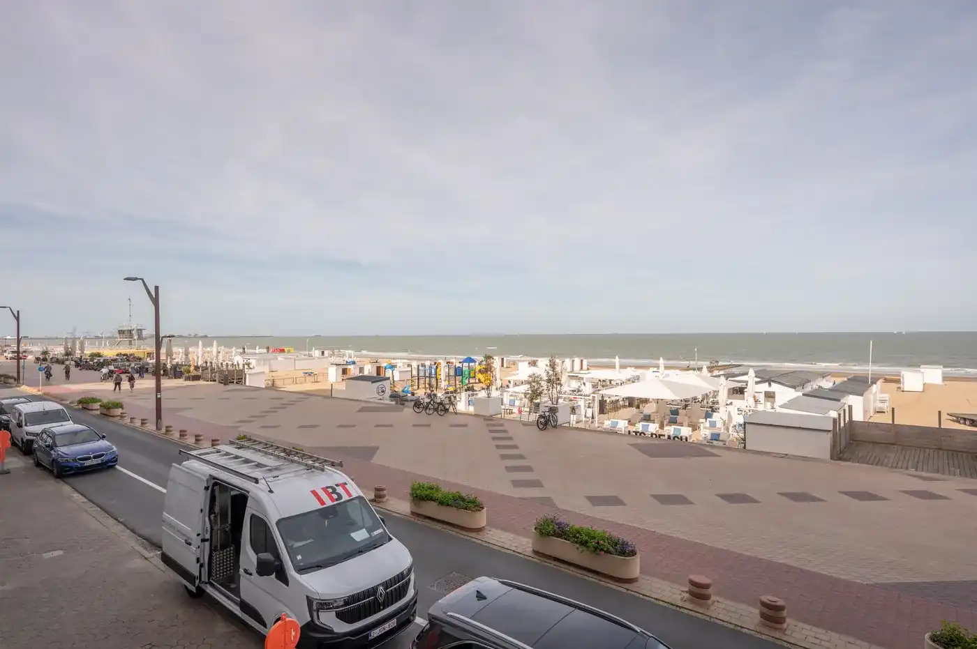 Te renoveren appartement gelegen op een fantastische locatie op de zeedijk. foto 4
