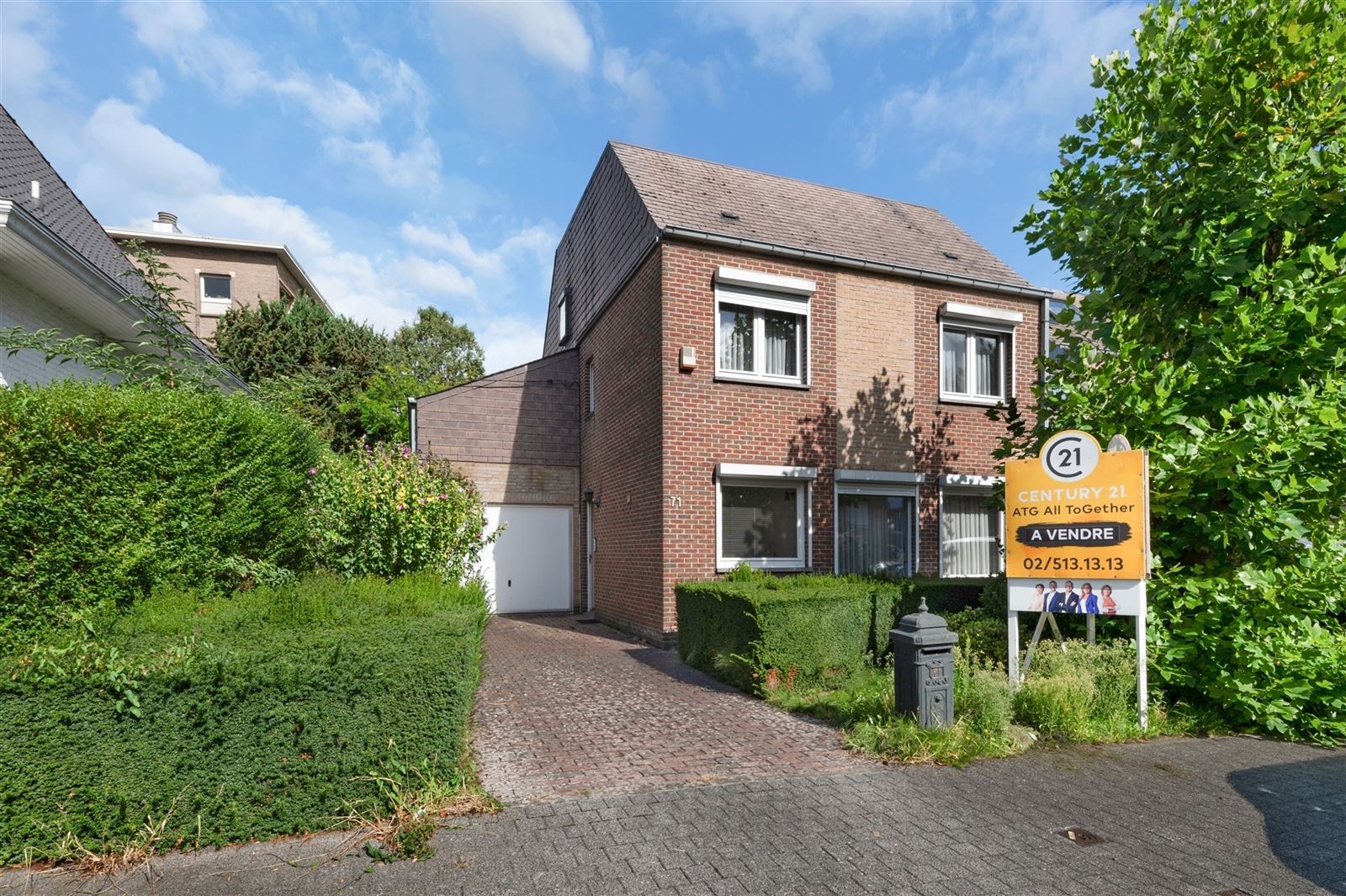 Lichtrijke woning met tuin en garage foto 3