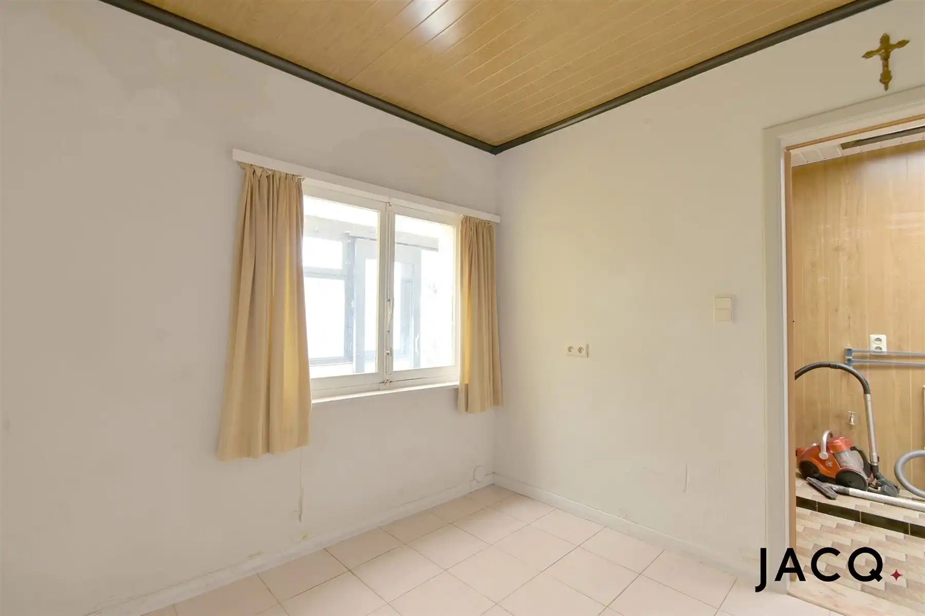 Te renoveren woning met 4 slpk's, terras (25m²) en garage! foto 20