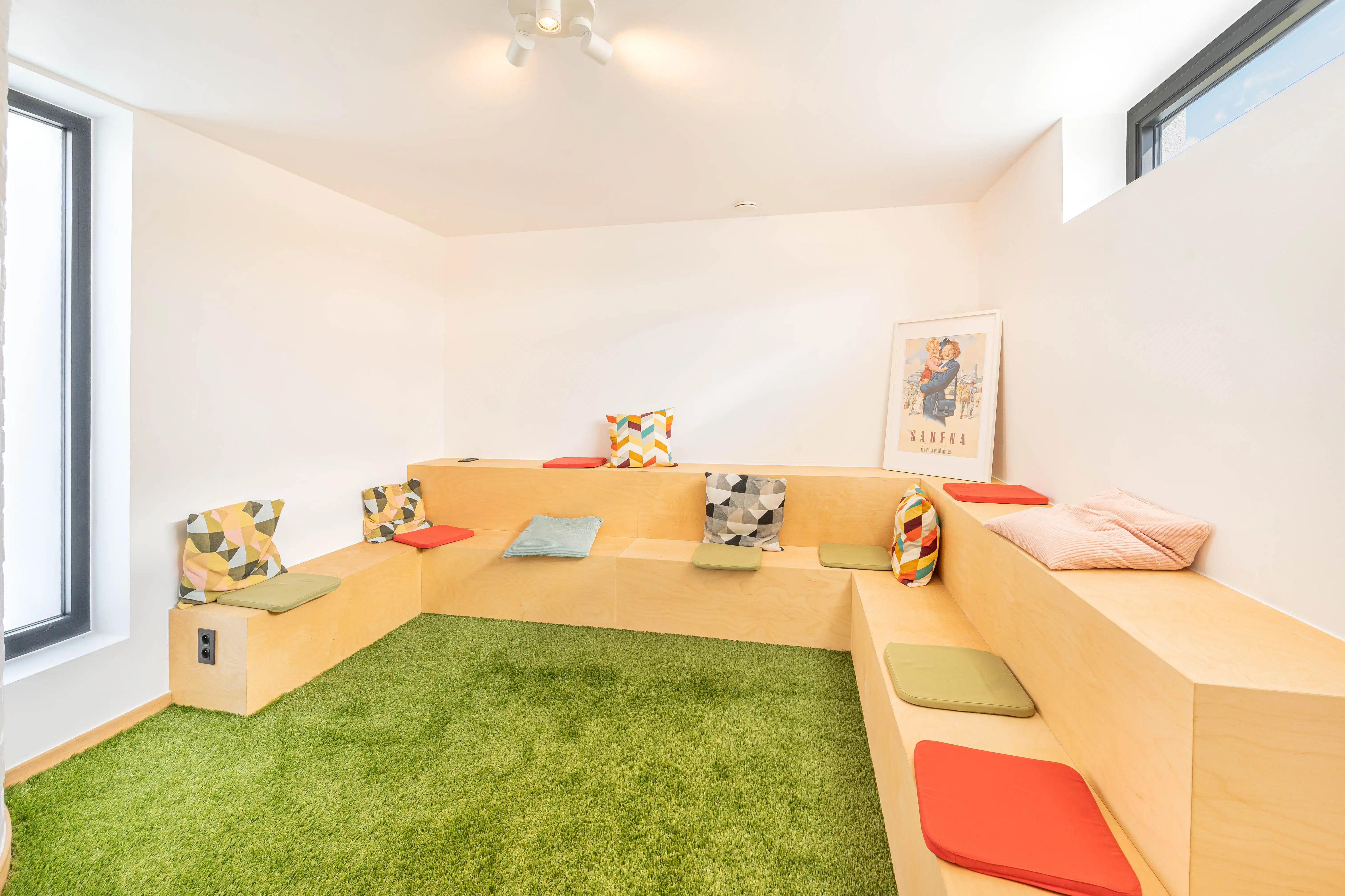 Knappe villa met kantoor, studio of praktijk mogelijkheden foto 24