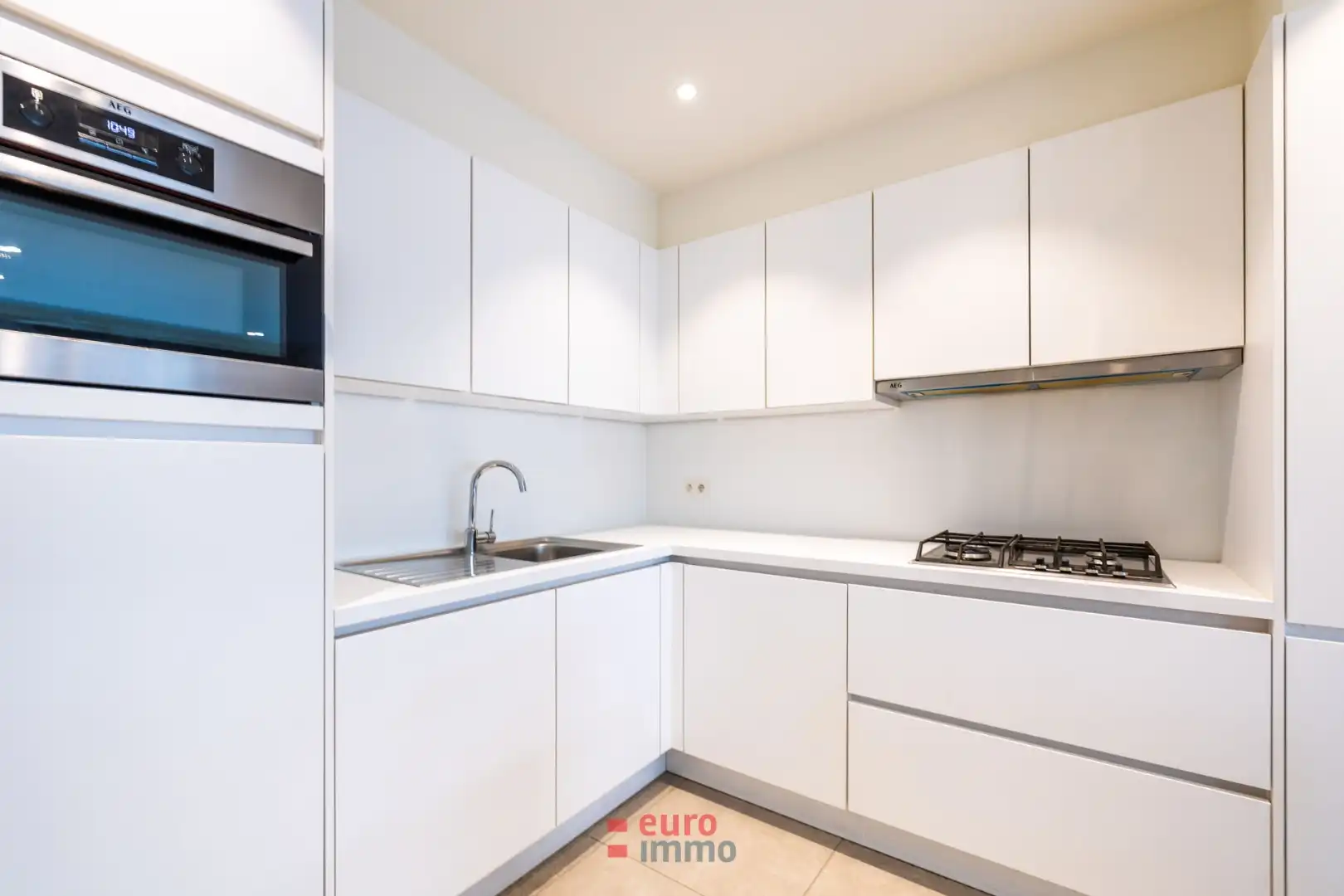 Compleet gerenoveerd appartement met 2 slaapkamers. foto 5