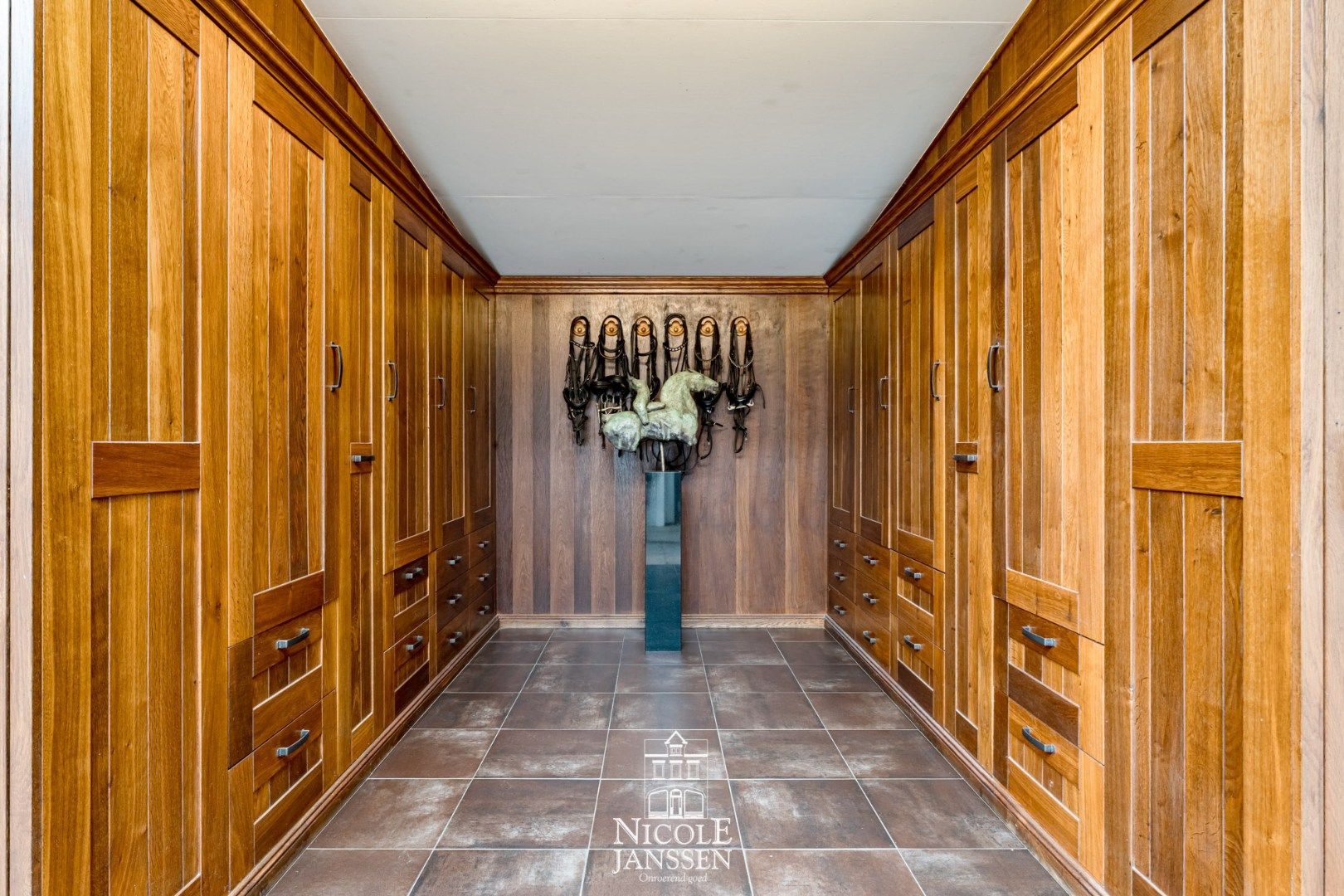 Moderne riante woning met paardenstallen en uitgestrekte weiden foto 23