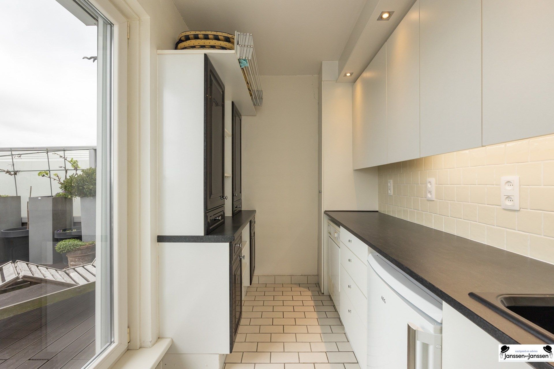 Uniek appartement met prachtig dakterras en panoramisch uitzicht foto 17