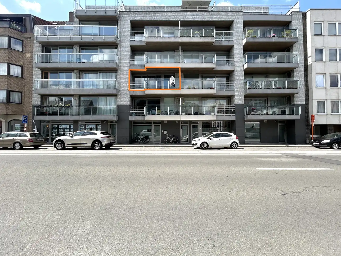 Instapklaar twee-slaapkamerappartement met 2 terrassen te centrum Roeselare! foto 14