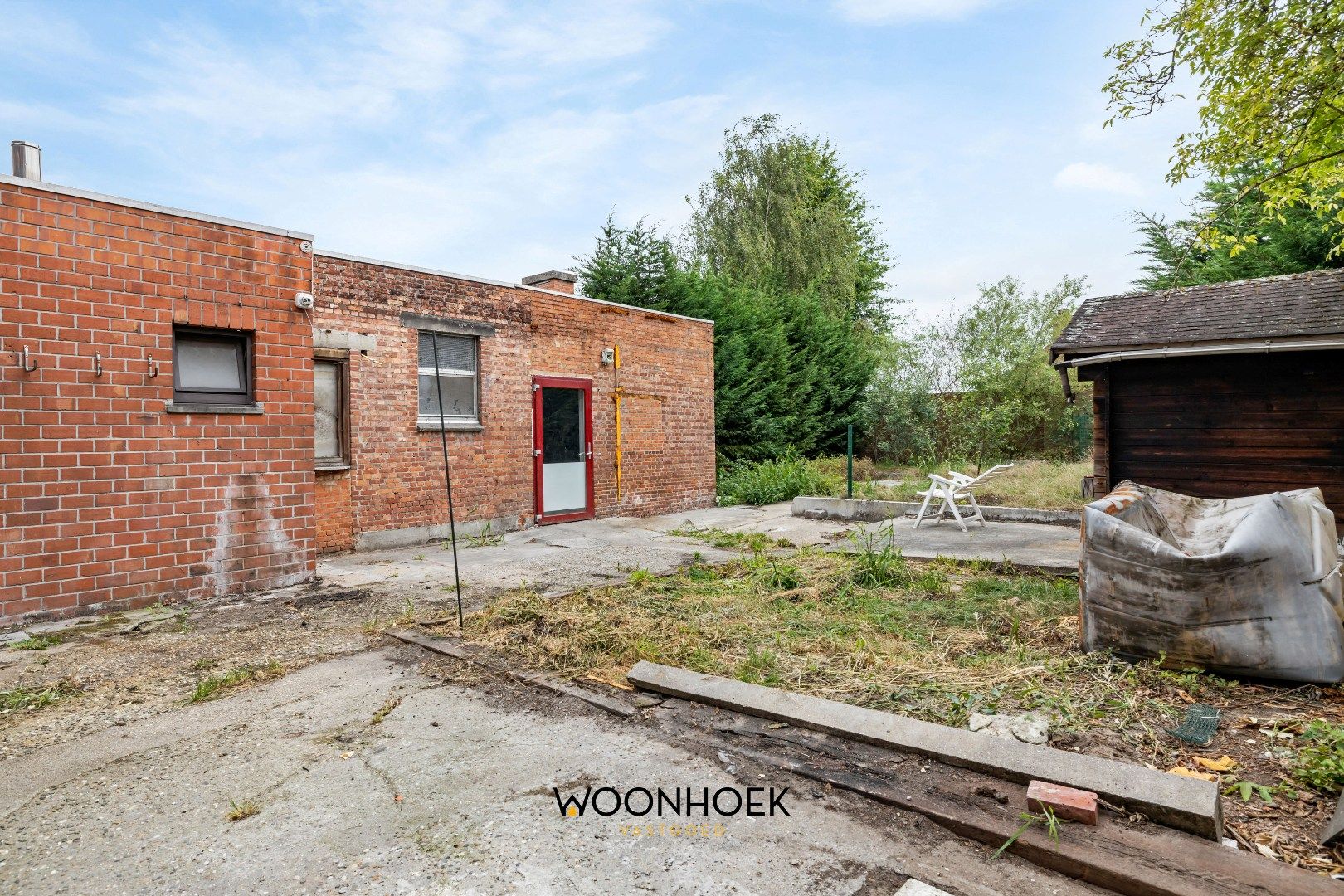 Ruime, te renoveren woning met diverse mogelijkheden foto 17