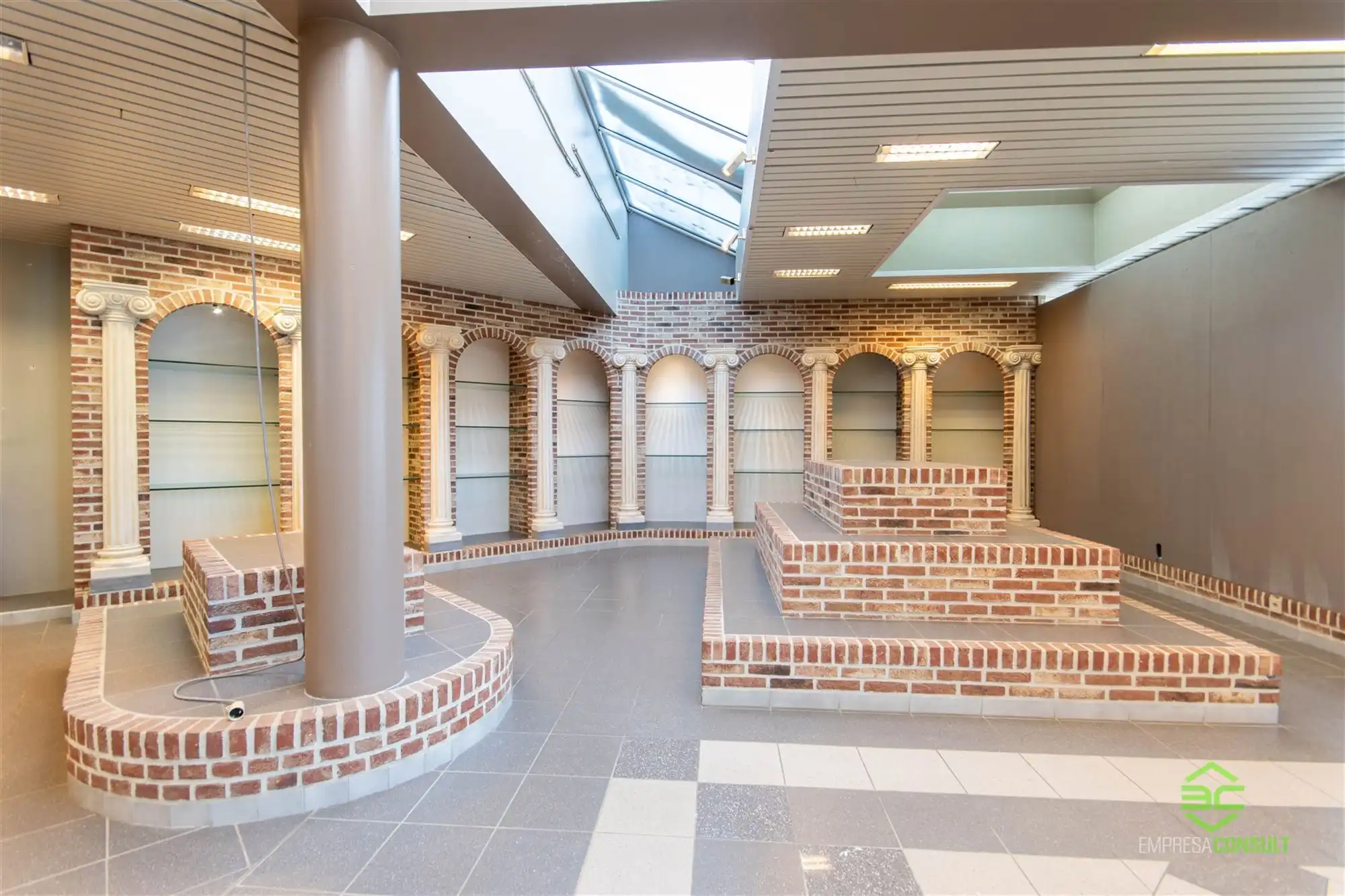 Grote handelsruimte op een strategische topligging! foto 3