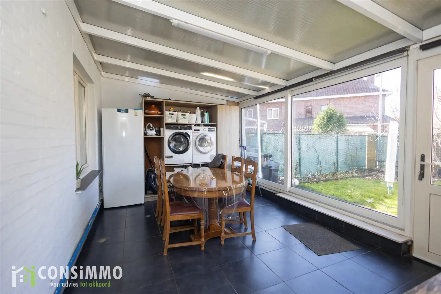 Instapklare en ruime woning met 5 slaapkamers in Genk foto 11