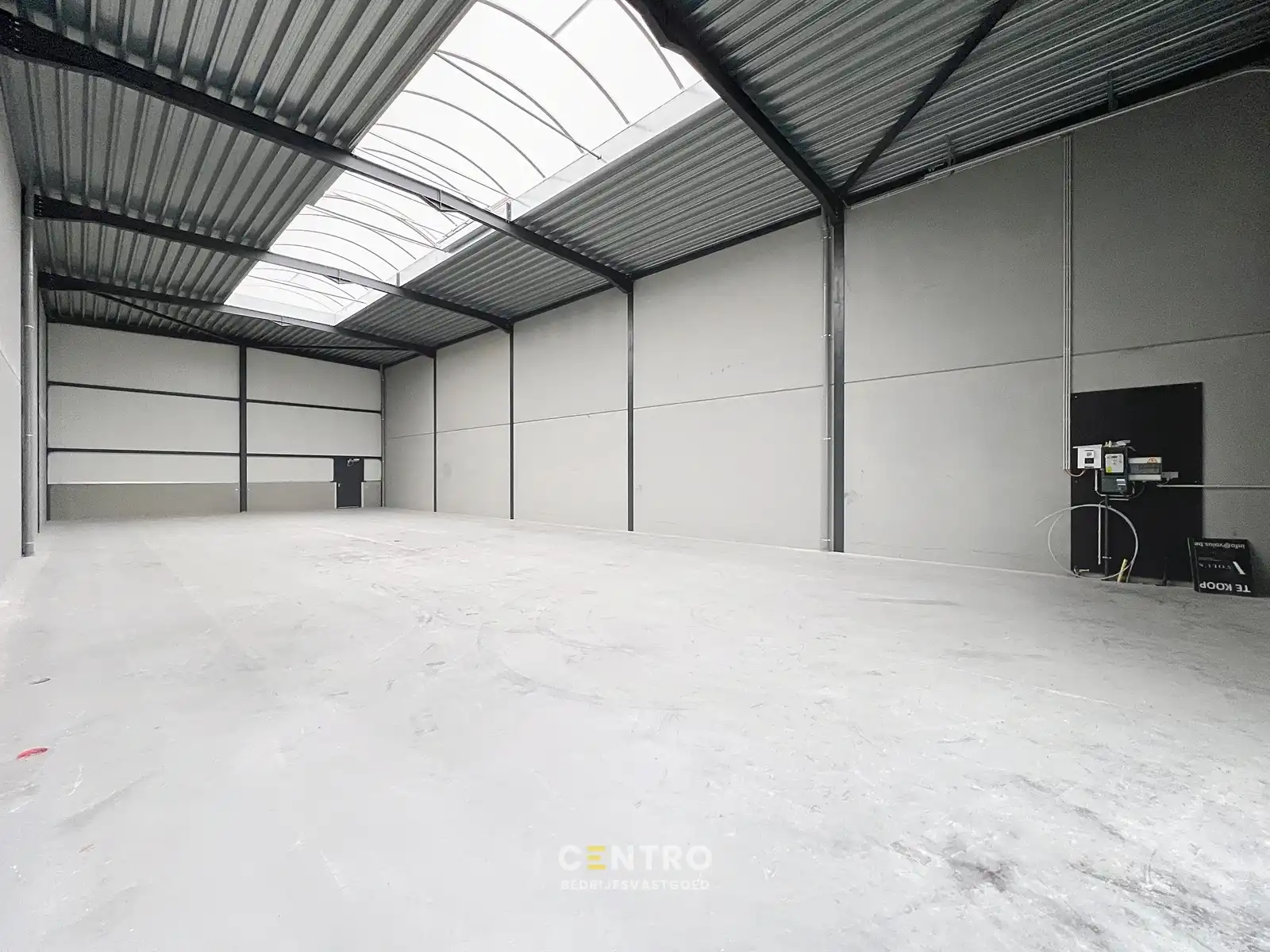 NB-magazijn van ± 275 m² (incl. 2 parkeerplaatsen!) en moderne glaspartij in driehoek TIELT-DEINZE-WAREGEM ! foto 6