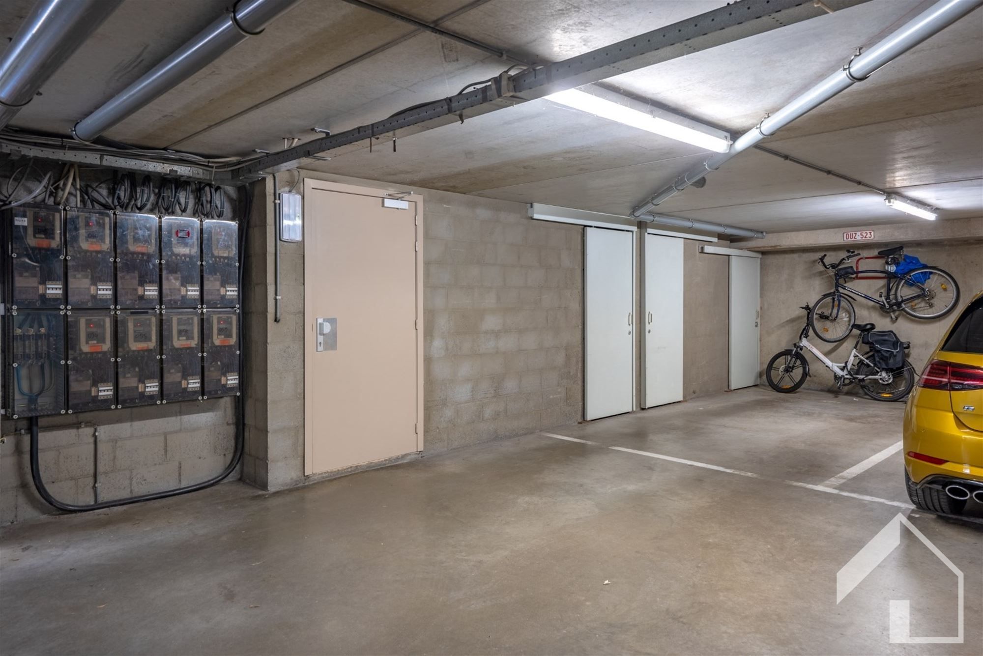 Rustig en ruim 2 slaapkamer appartement , lift en terras foto 12