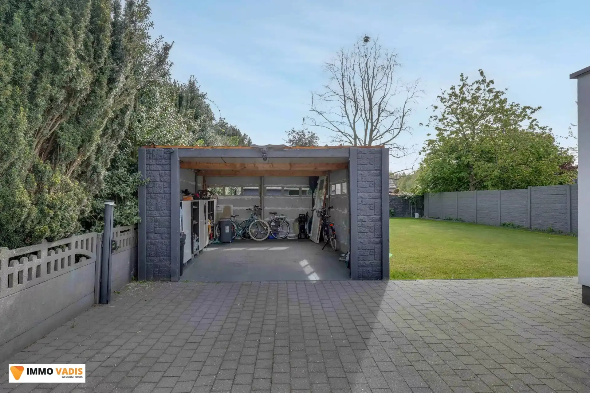 Ruime halfopen bebouwing met drie slaapkamers en tuin foto 16