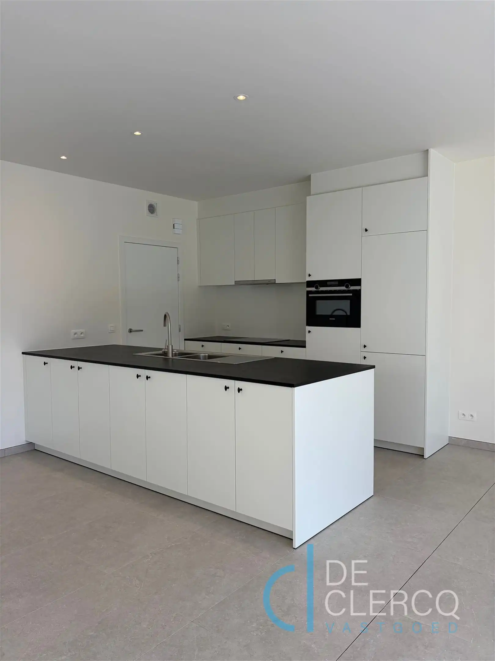 Halfopen woning met dubbele oprit te huur in Lochristi!  foto 4