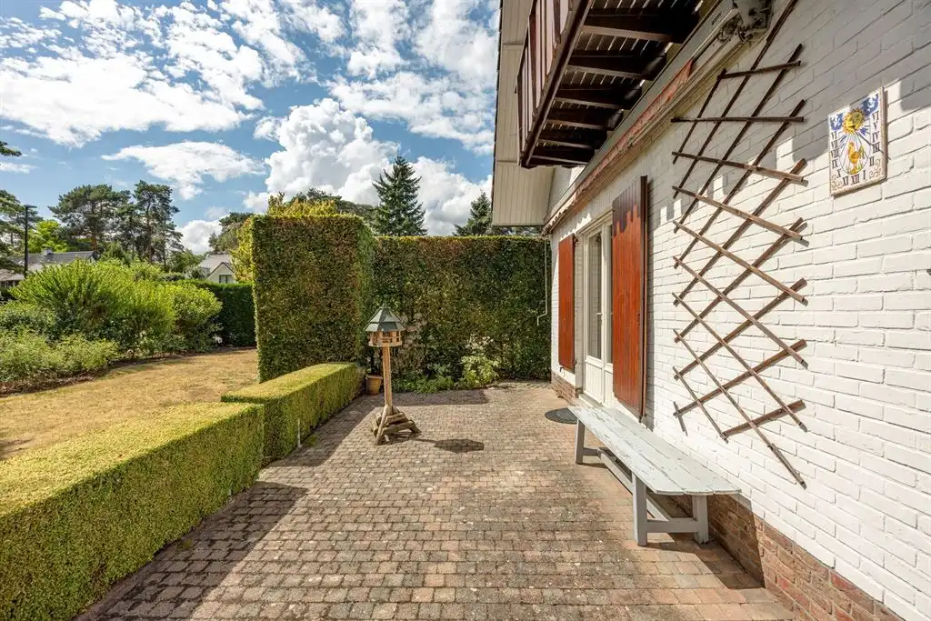 Klassieke te renoveren villa op een mooi hoekperceel in wijk "Hertebos" foto 21