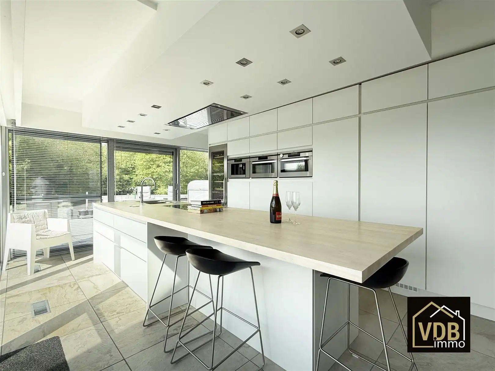 COMMERCIEEL PAND MET PENTHOUSE OP TOP LOCATIE foto 72