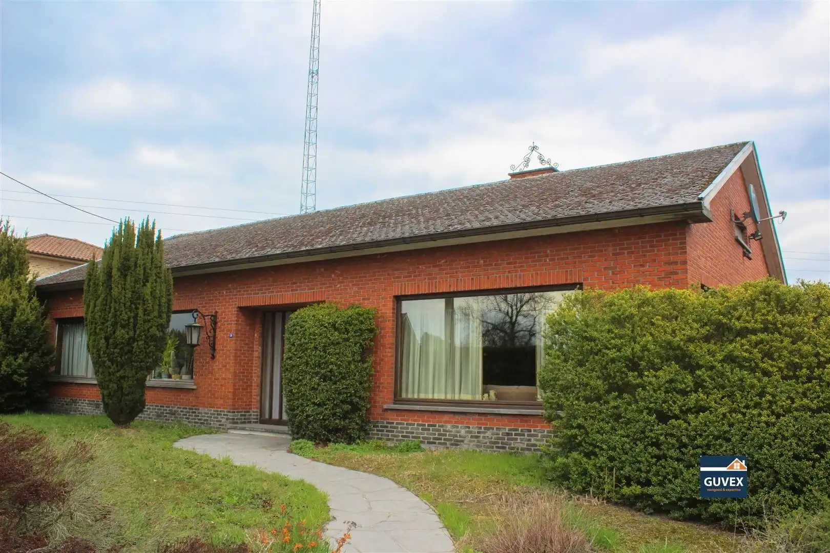 Gelijkvloers woning gelegen op 23 are 90 ca.  foto 2