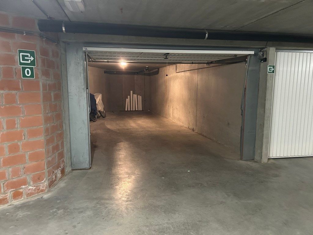 Afgesloten gelijkvloerse garagebox foto 4