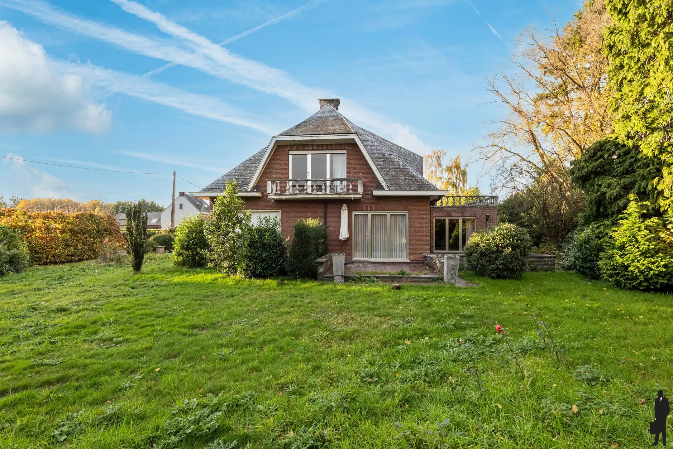 Te renoveren villa met weiland en verkavelingspotentieel foto 2