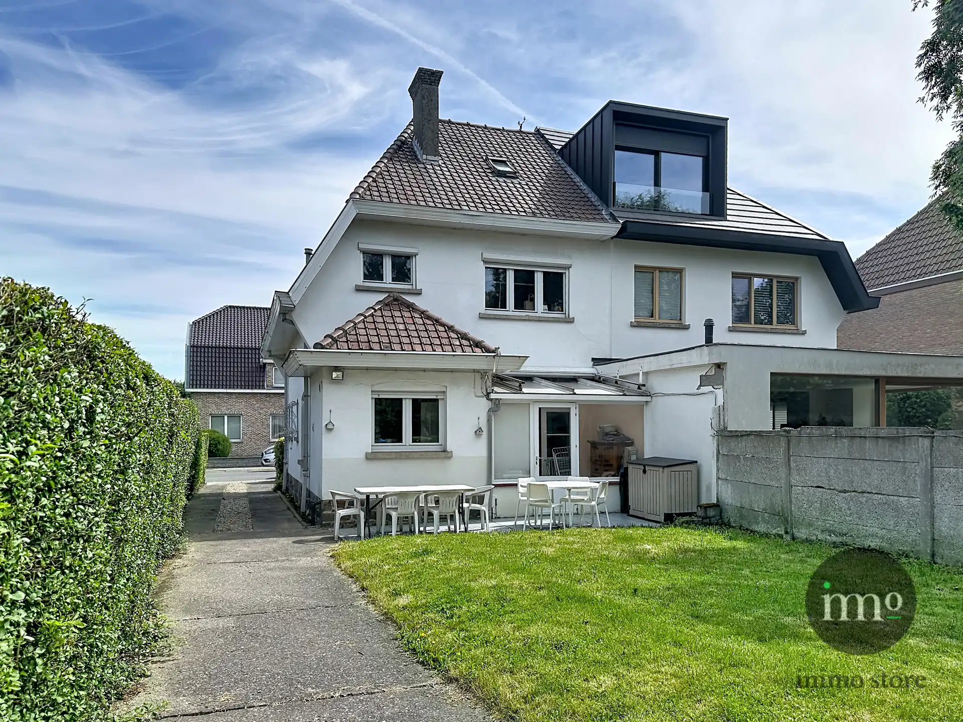 CHARMANTE driegevel woning met GEZELLIGE TUIN foto 2