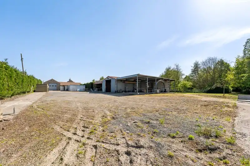 Uitzonderlijke villa-landhuis met bijgebouwen op een prachtig domein. foto 32