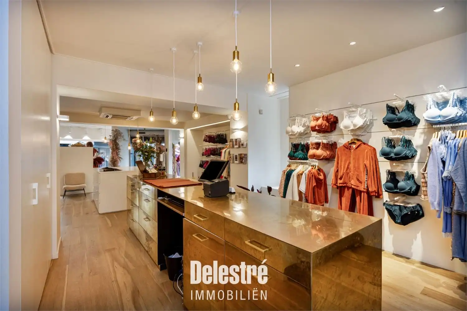 KARAKTERVOLLE HANDELSEIGENDOM MET POTENTIEEL foto 6