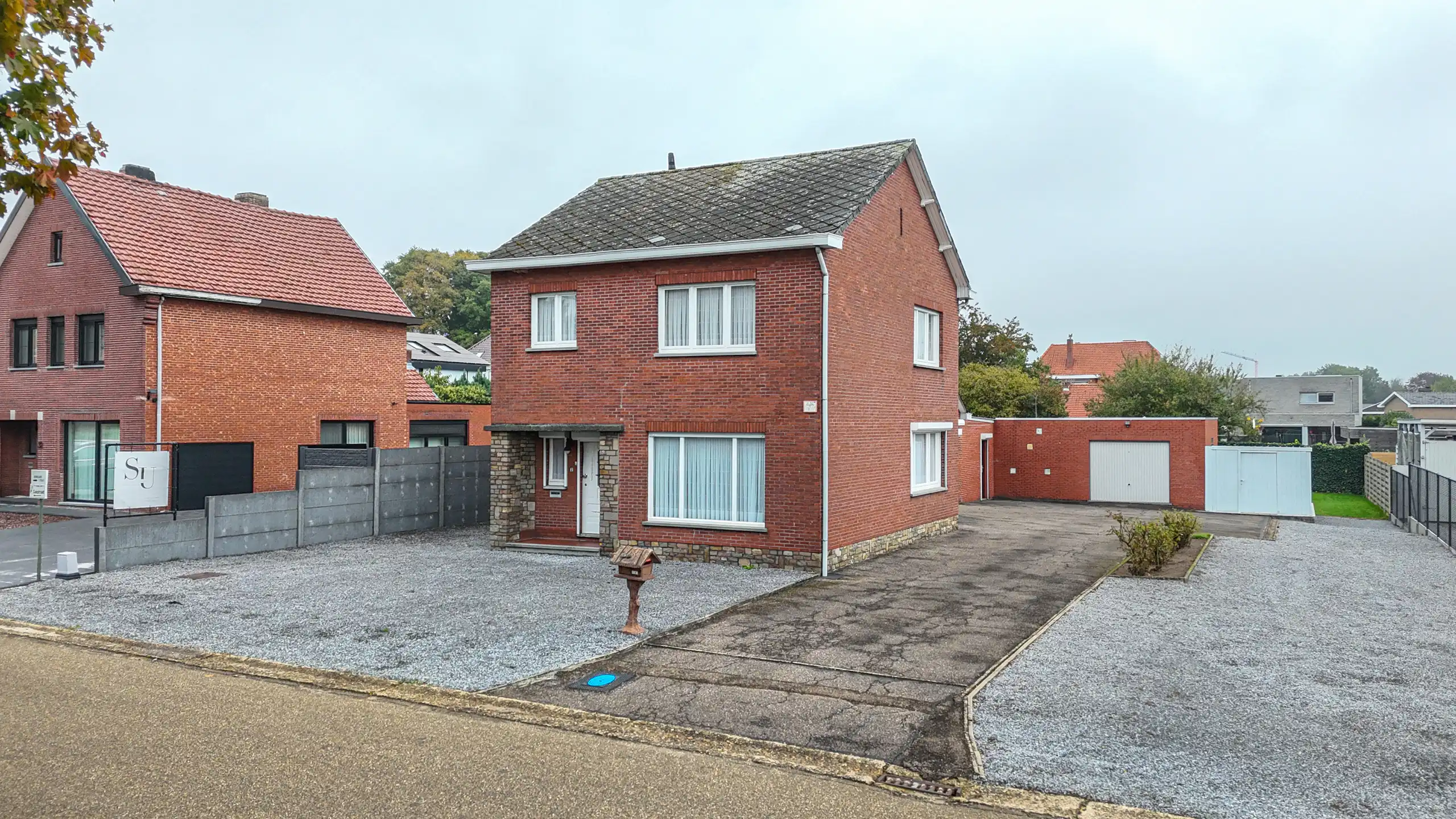 Ruime woning met 3 slaapkamers en zeer breed perceel! foto 42