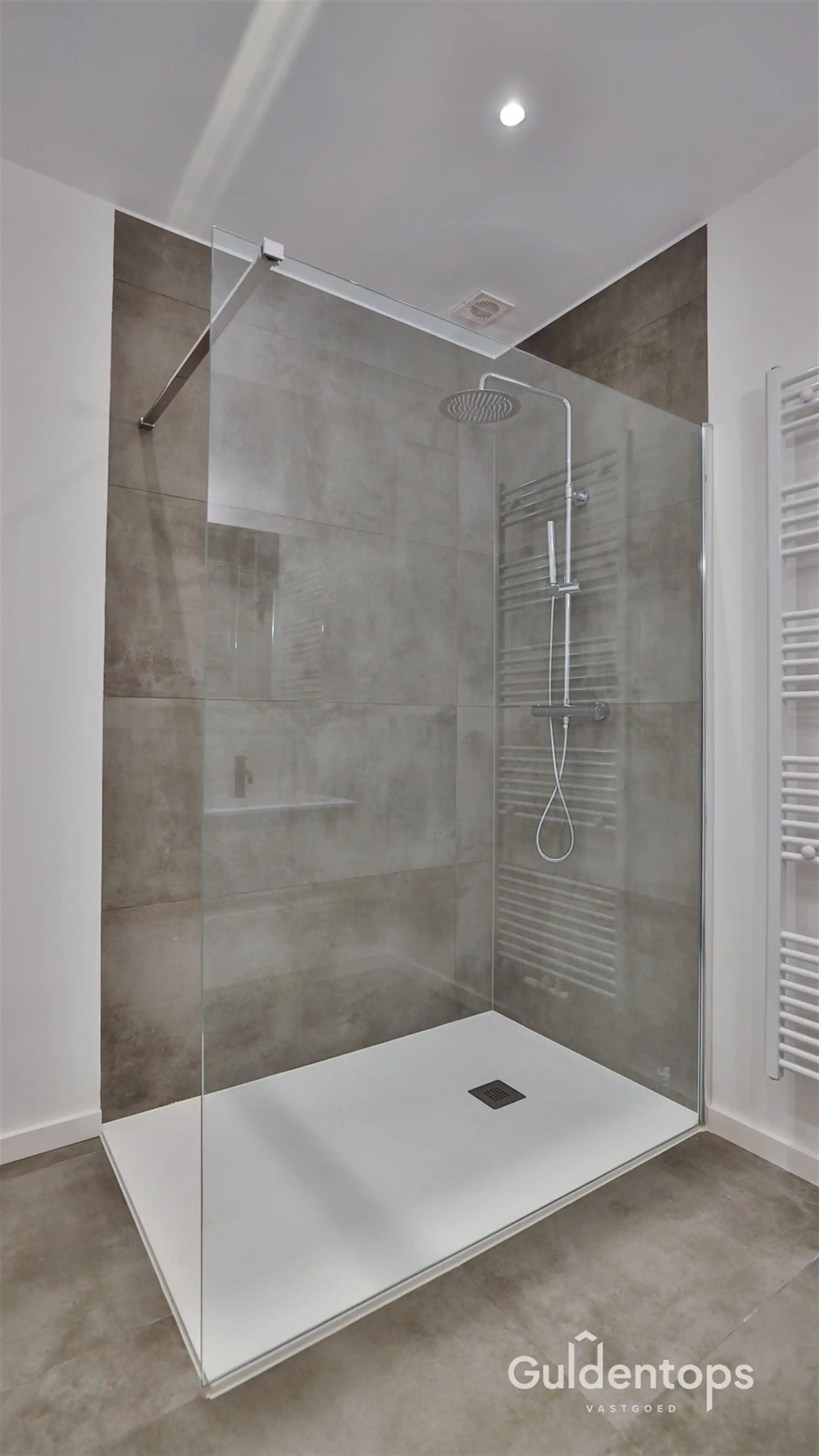 Knap gelijkvloers appartement in hartje Lier met grote tuin foto 6