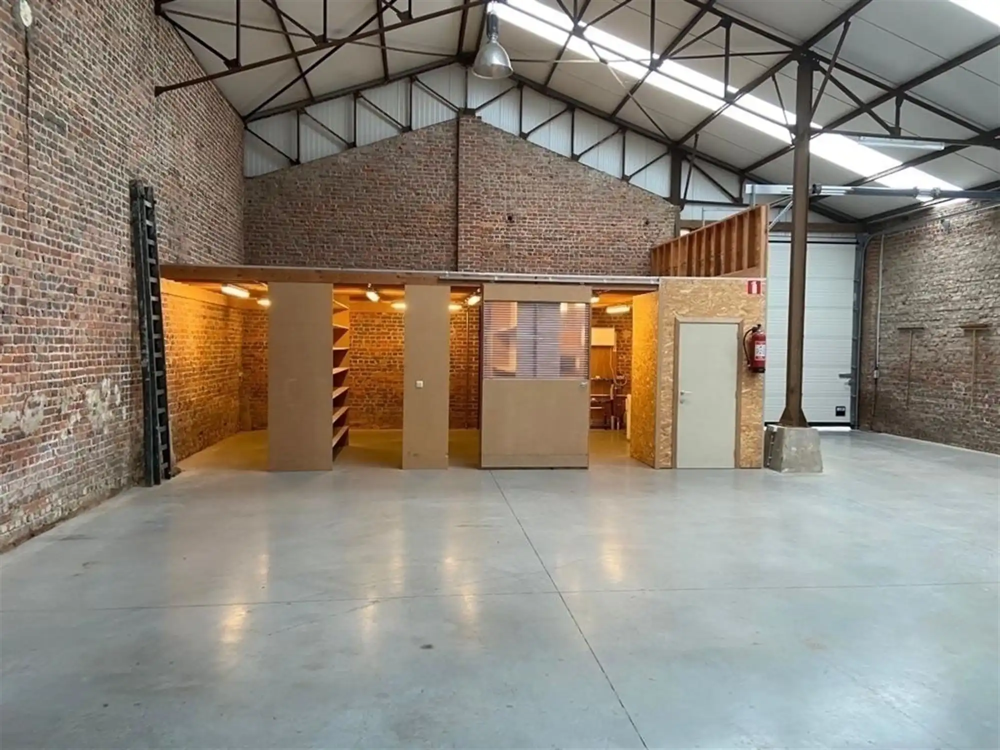 Opslagruimte foto {{pictureIndex}}