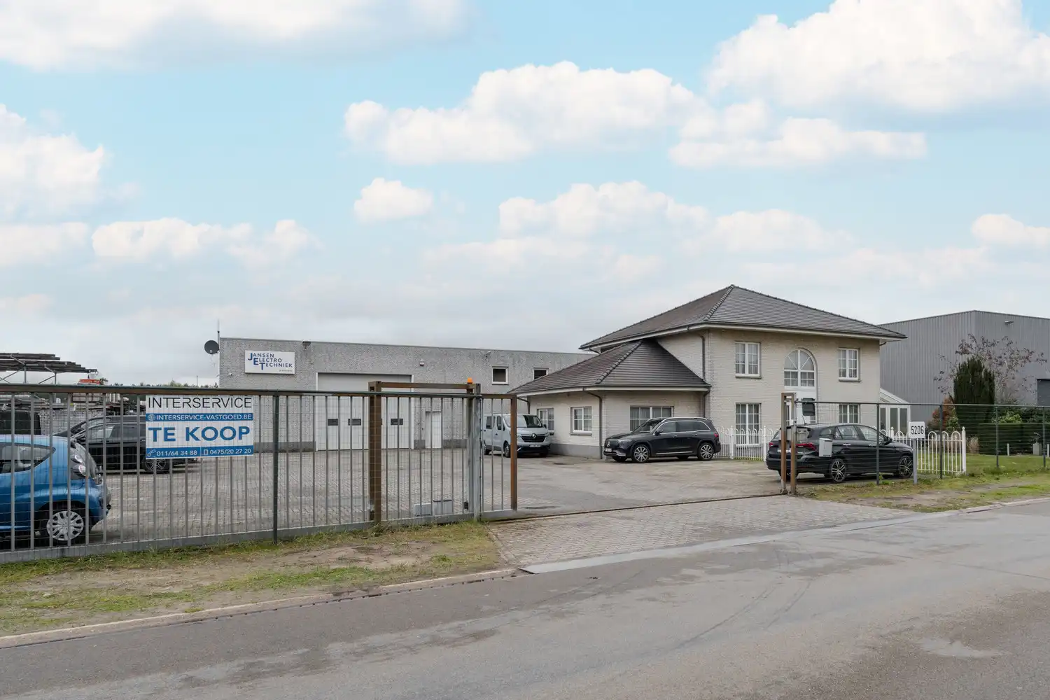 BEDRIJFSPAND MET CONCIERGEWONING foto 119