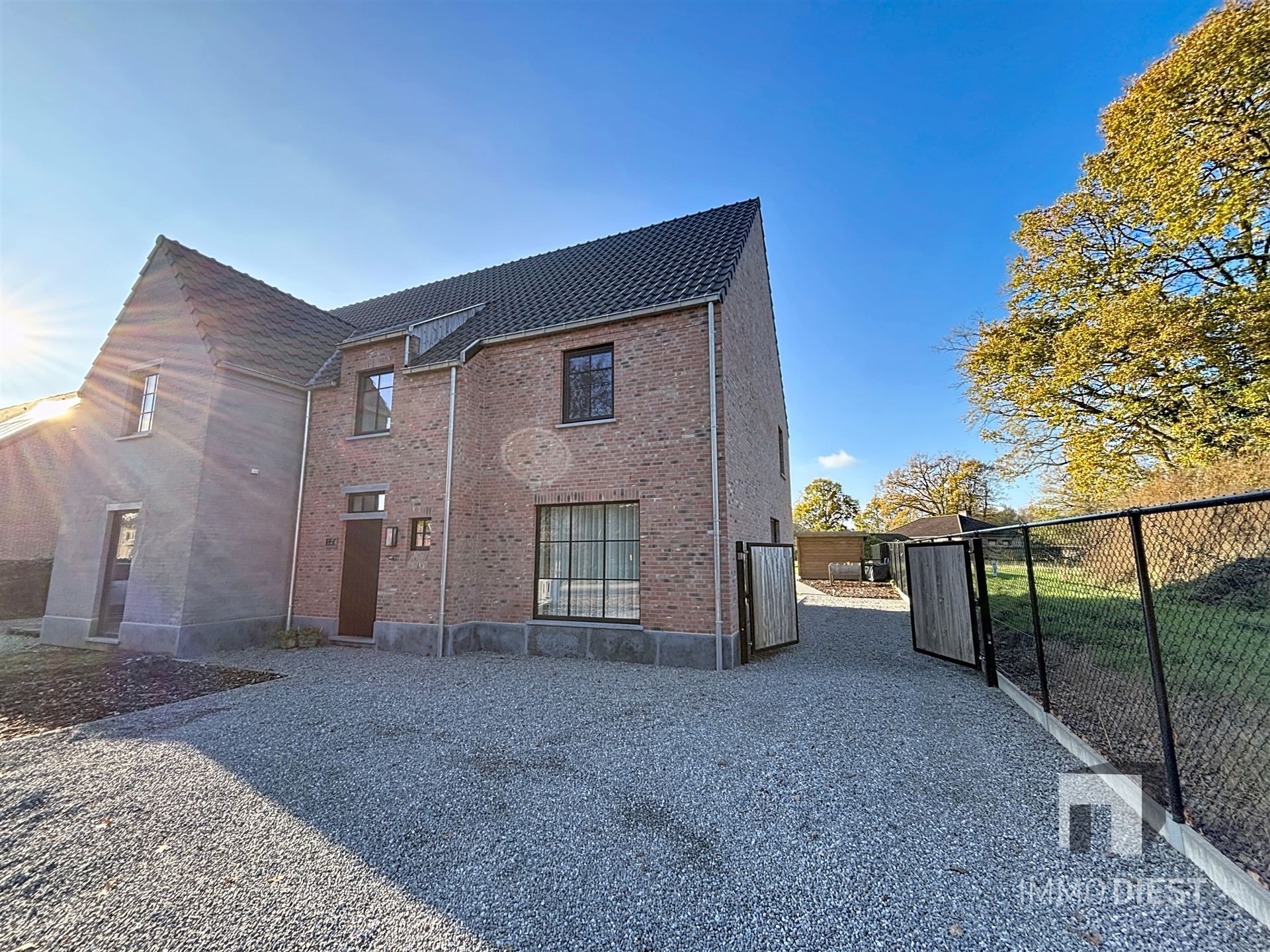 Nieuwbouwwonig met 3slaapkamers E-peil8 foto {{pictureIndex}}