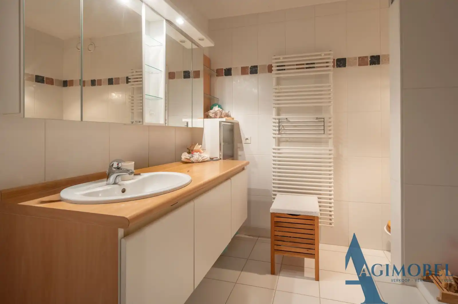 Uitzonderlijk ruim appartement met 4 slaapkamers, veel lichtinval en garage mogelijk vlakbij het Rubensplein! foto 11