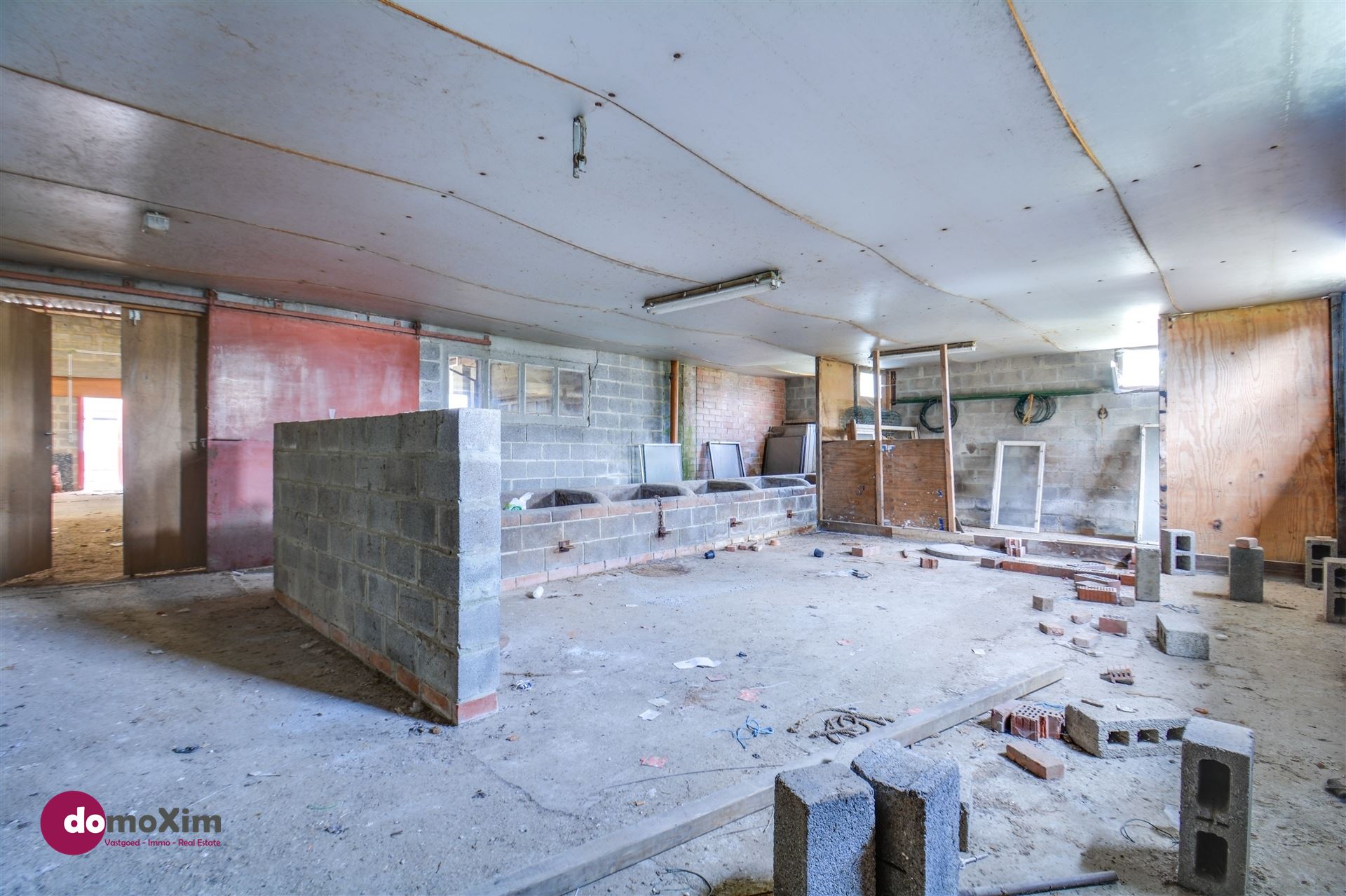 Gerenoveerde woning met loods, stallen en serre op een terrein van 32 are foto 13