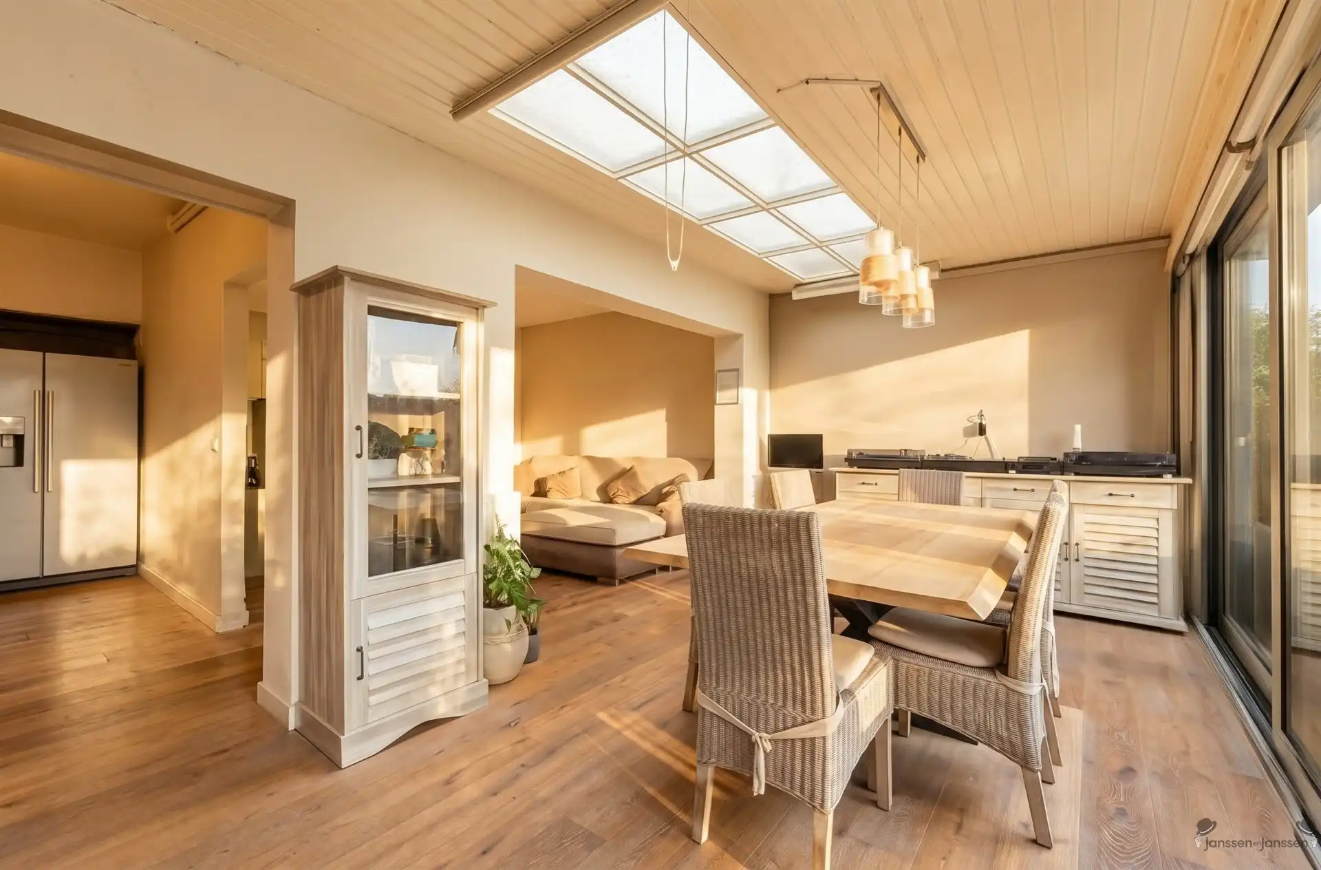 Woning met 3 (mog.4) slk, garage en ruime tuin in Brasschaat foto 2