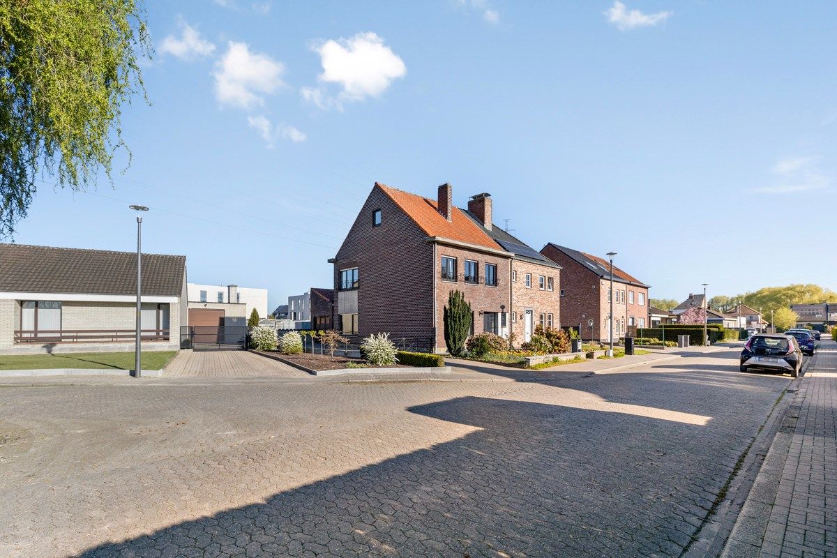 Rustig gelegen woning met 4 slaapkamers foto 2