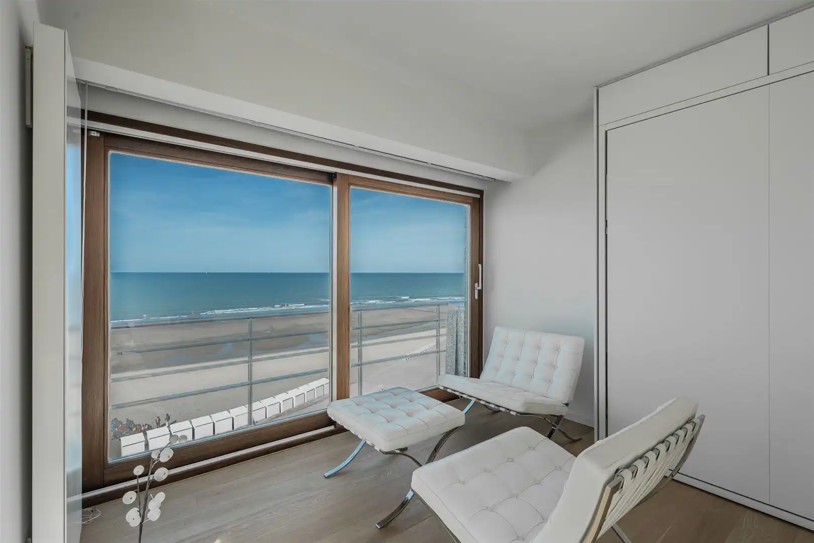 Prachtige studio met stijlvolle, rustgevende inrichting foto 8