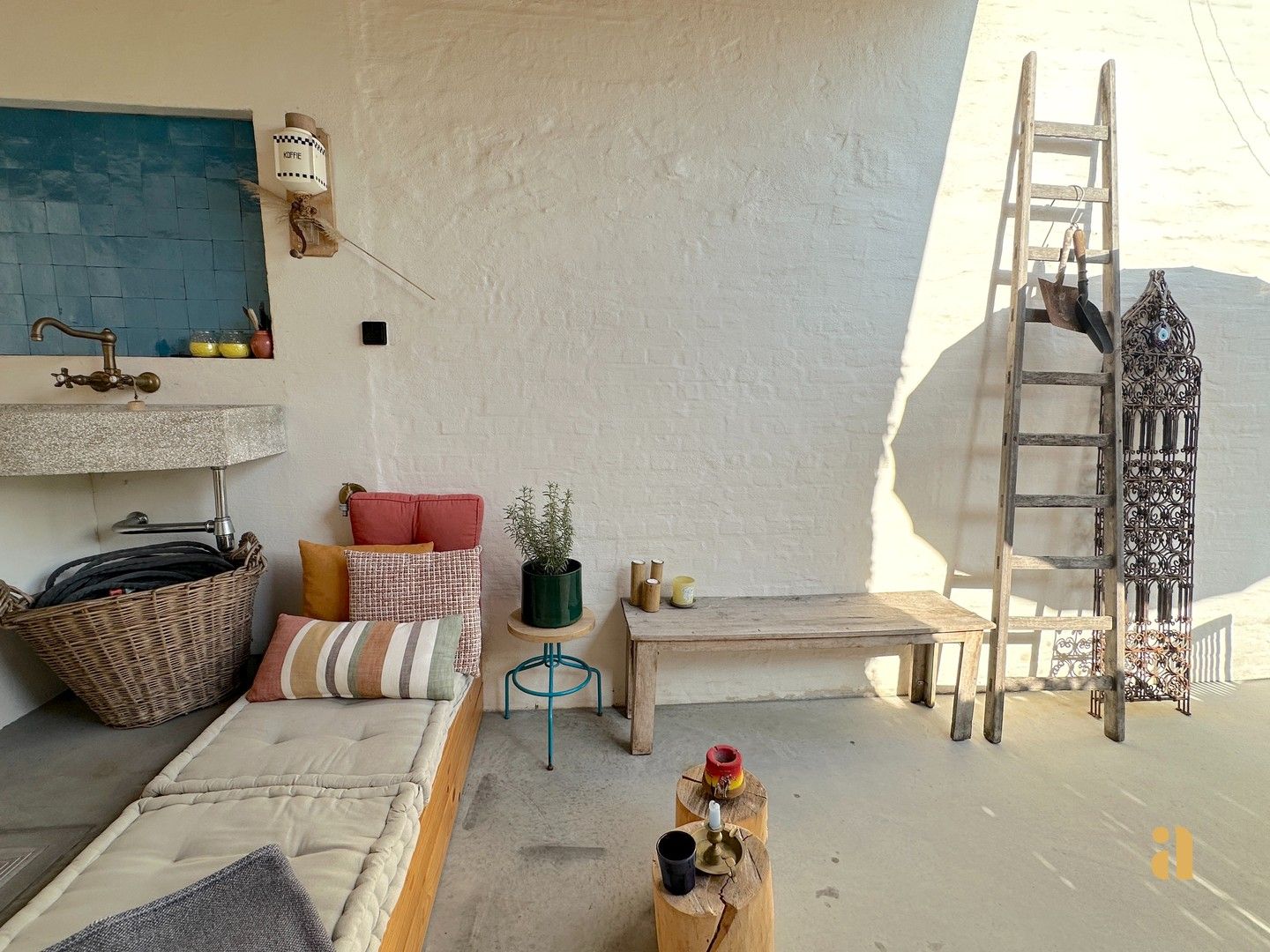 Charmante woning met een groene oase als tuin foto 2