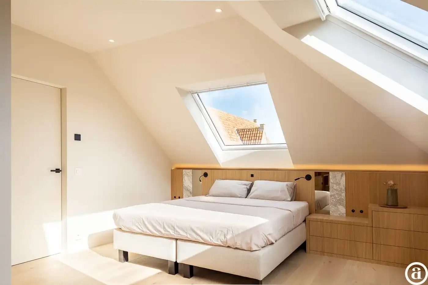 Gerenoveerde villa met 5 slaapkamers gelegen in een rustige residentiële omgeving  foto 24