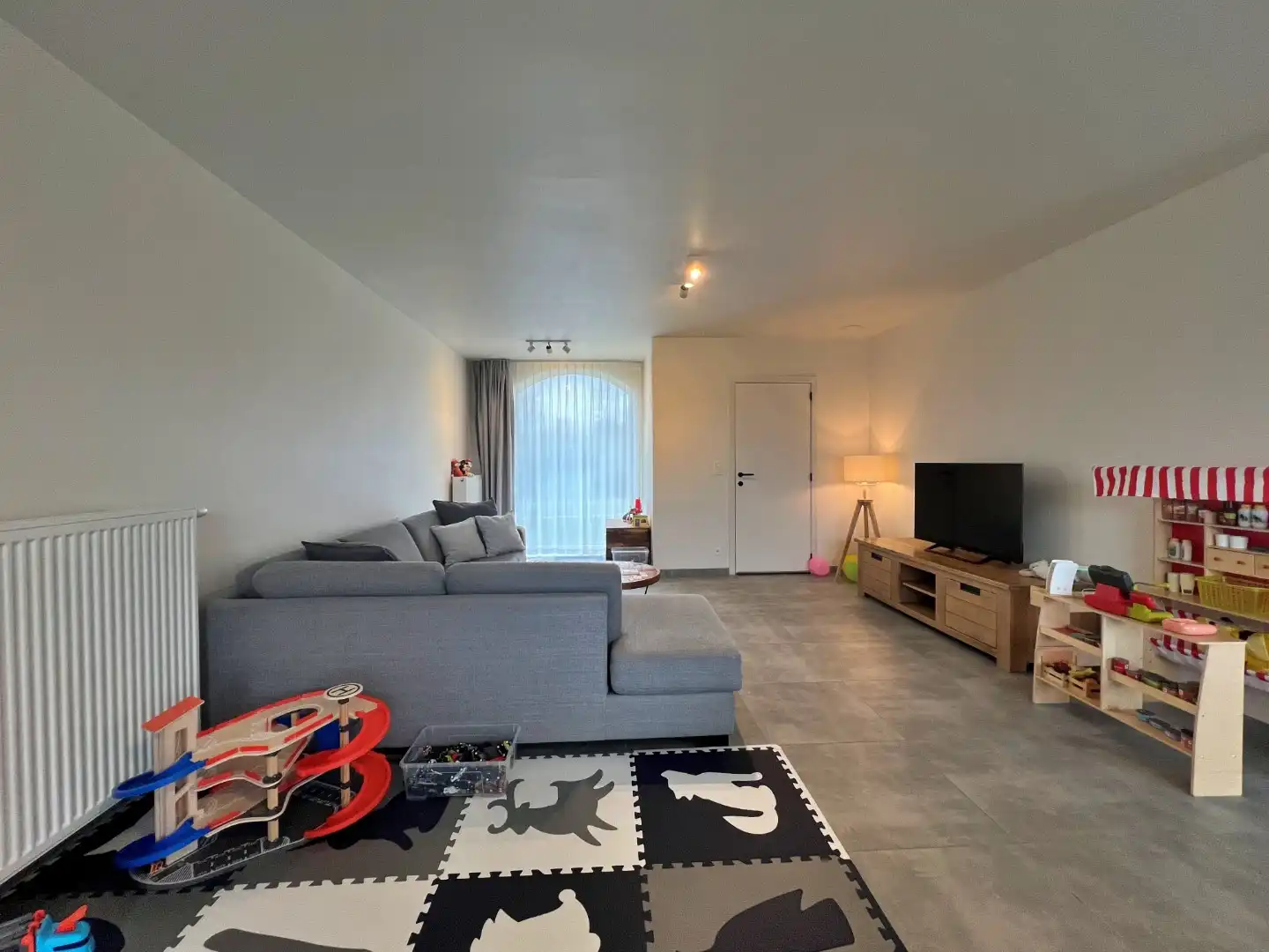 Ruime woning met 3 slaapkamers, garage en tuin foto 5