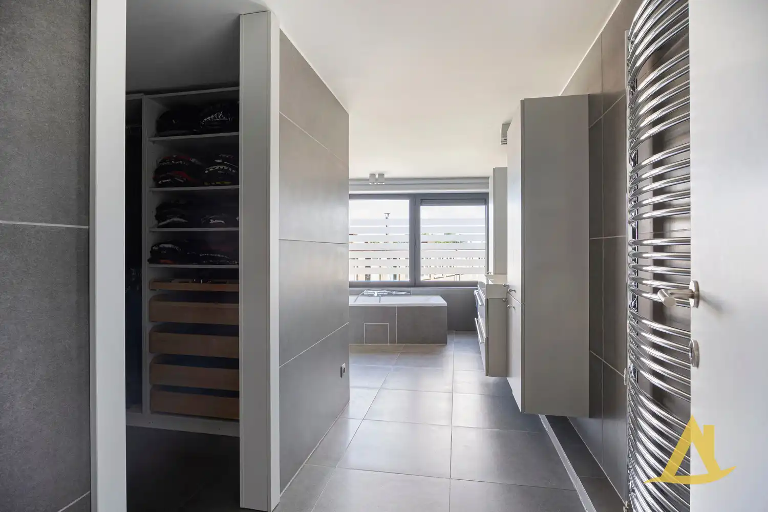 DESIGN STADSWONING MET 3 SLAAPKAMERS, TUIN EN JACUZZI IN HET HARTJE VAN DIEST foto 28